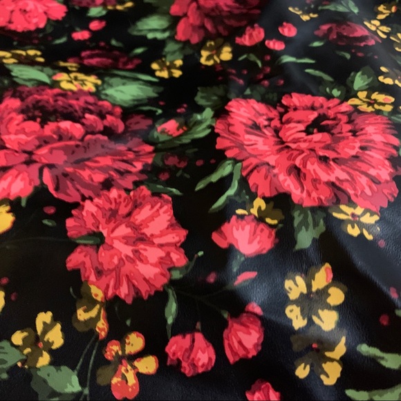 Faux Leather Forever 21 Floral Skirt - Picture 5 of 5